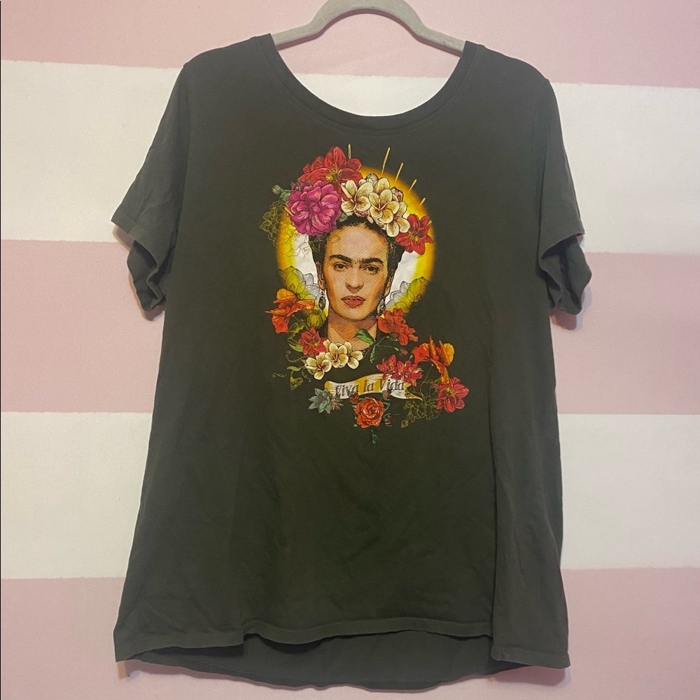 Torrid size 3 olive Frida crew neck tee